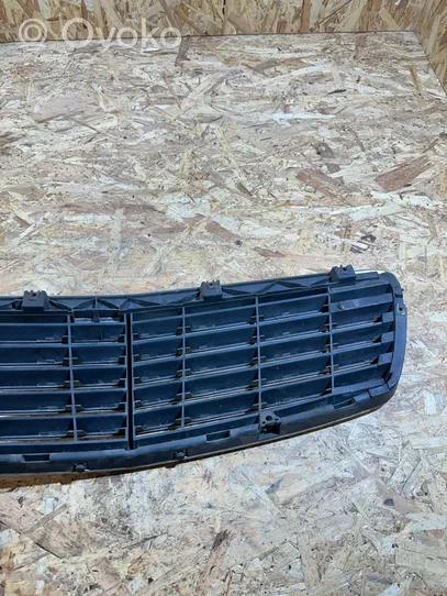 Mercedes-Benz E W211 Grille de calandre avant A2118800583