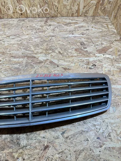 Mercedes-Benz E W211 Griglia anteriore A2118800383