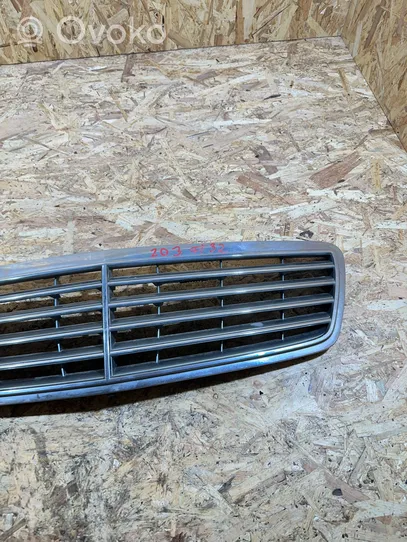 Mercedes-Benz C W203 Grille de calandre avant A2038800183