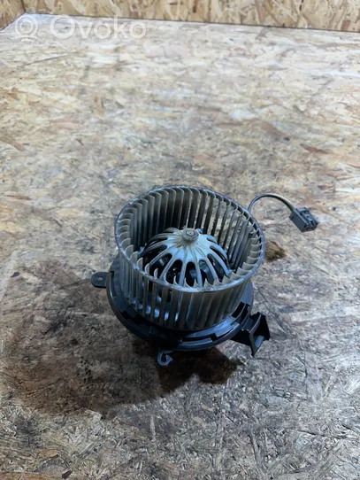 Opel Astra J Heater fan/blower 25020140