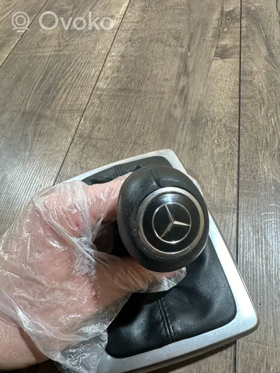 Mercedes-Benz E W212 Rivestimento in pelle/manopola della leva del cambio A2042671510