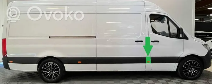 Mercedes-Benz Sprinter W907 W910 Slīdošās durvju dekoratīvā apdare (moldings) A9106901802