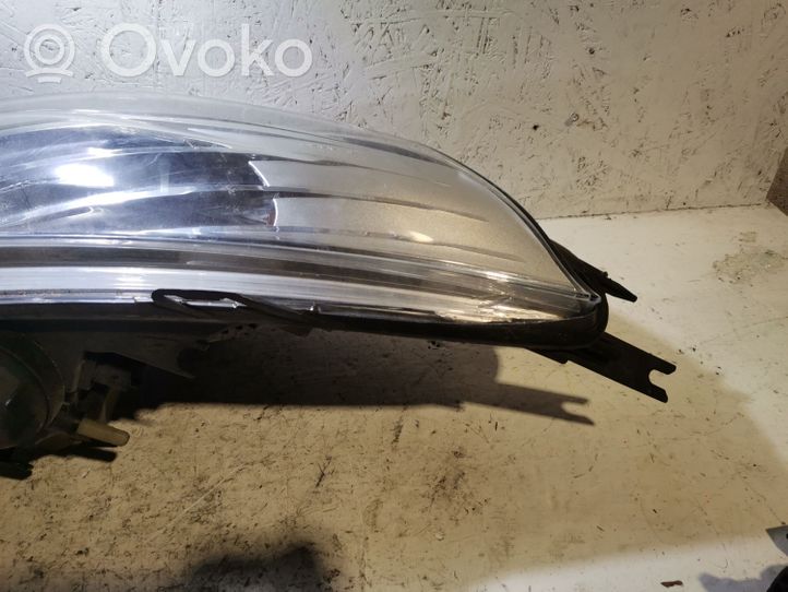 Renault Clio IV Lampa przednia 260106624R