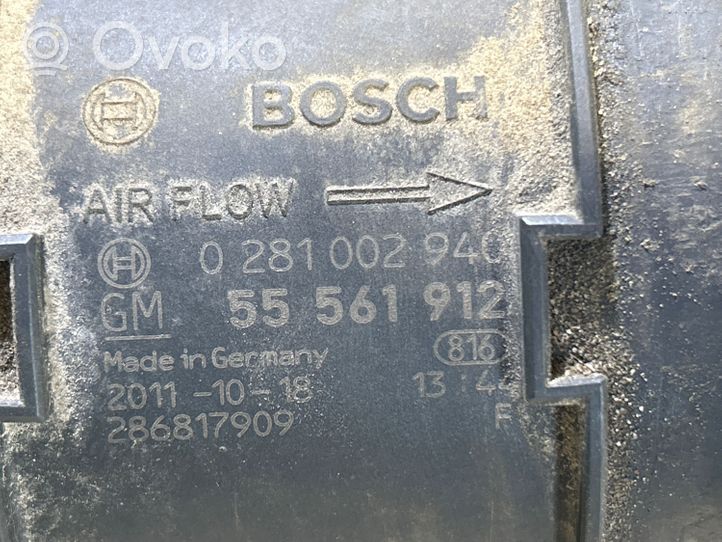 Opel Astra J Przepływomierz masowy powietrza MAF 55561912