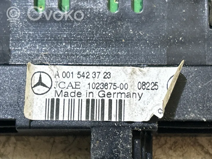 Mercedes-Benz CLK A209 C209 Pysäköintitutkan anturin näyttö (PDC) A0015423723