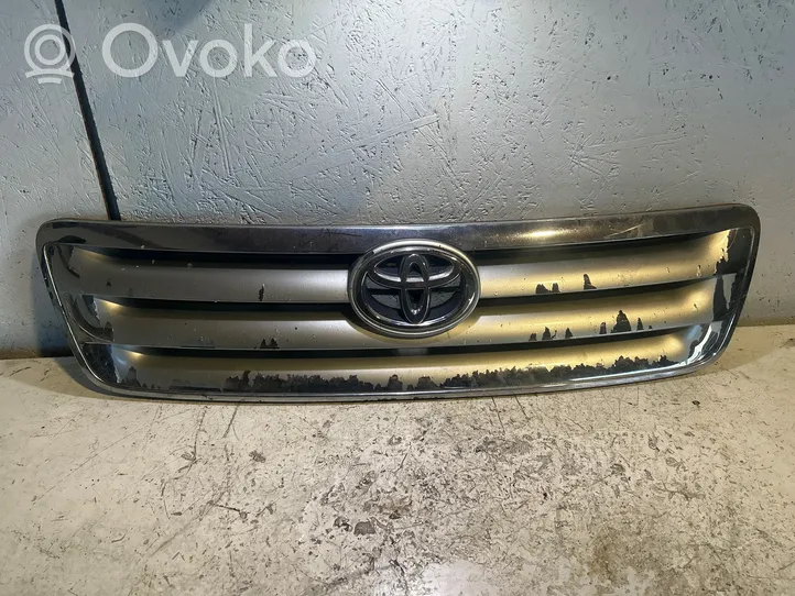 Toyota Avensis Verso Etupuskurin ylempi jäähdytinsäleikkö 5311144110