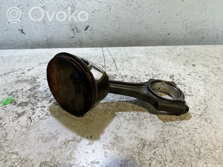 Dodge Challenger Piston with connecting rod 