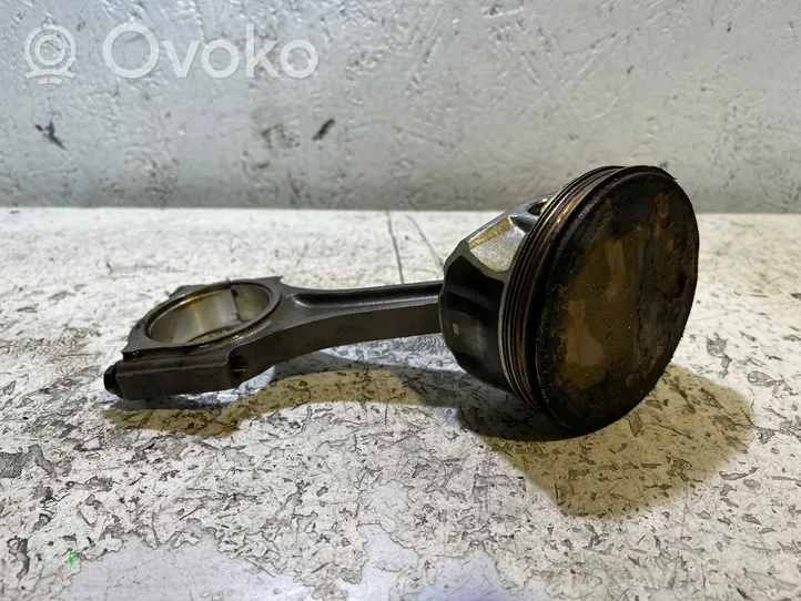 Dodge Challenger Piston with connecting rod 