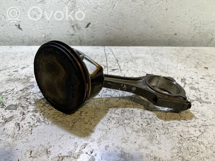 Dodge Challenger Piston with connecting rod 