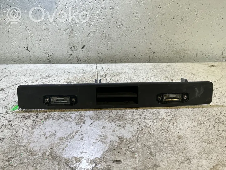 Volvo V70 Éclairage de plaque d'immatriculation 31253018