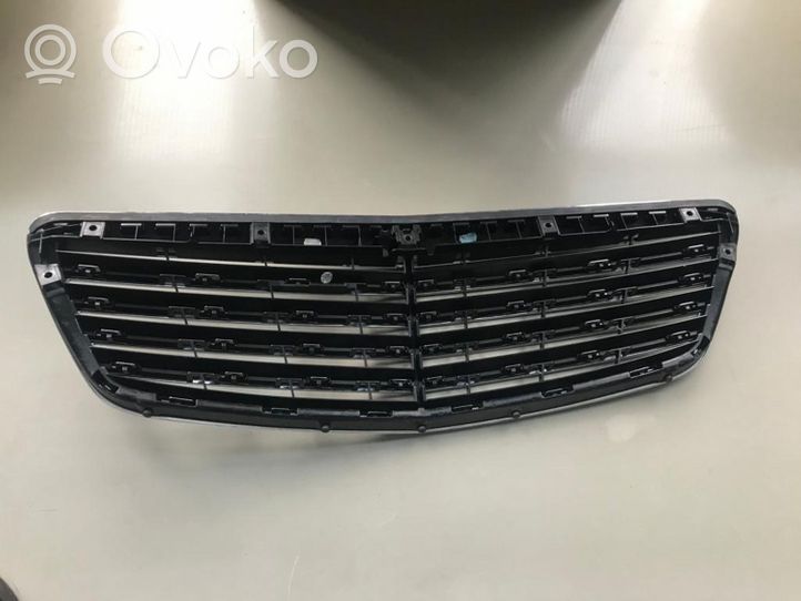 Mercedes-Benz S W221 Grille calandre supérieure de pare-chocs avant A2218800083