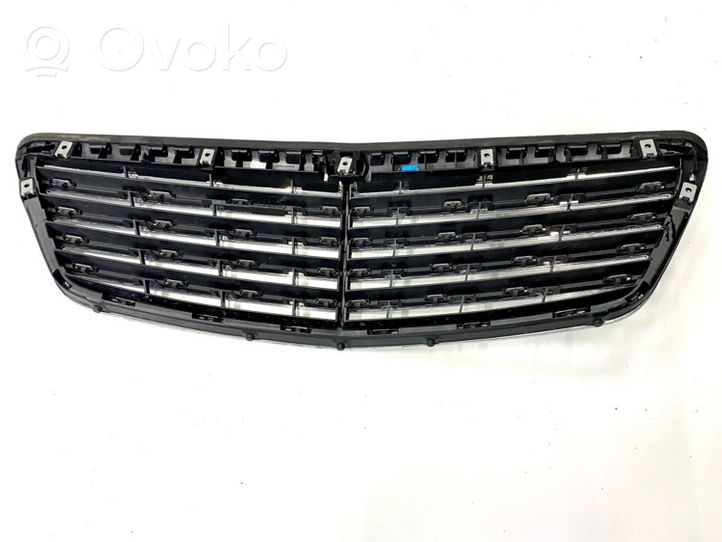 Mercedes-Benz S W221 Grille calandre supérieure de pare-chocs avant A2218800083