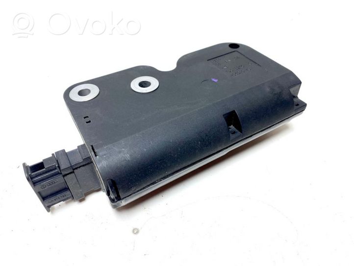 Volkswagen Touareg I Loading door lock 7L0827511C