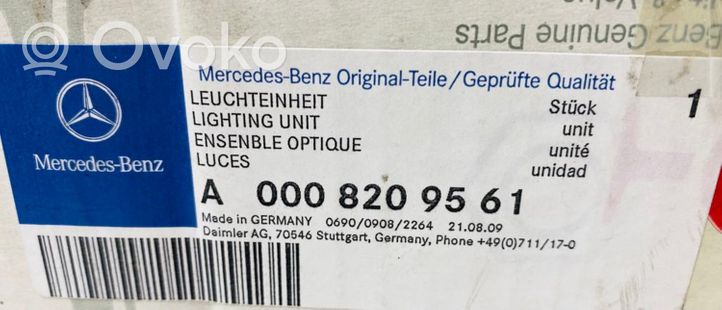 Mercedes-Benz 207 310 Lampa przednia A0008209561