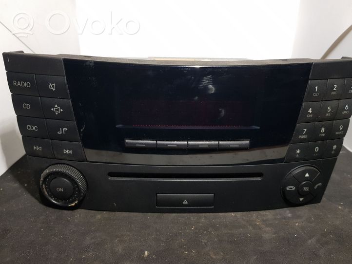 Mercedes-Benz E W211 Radio/CD/DVD/GPS-pääyksikkö 2118209789