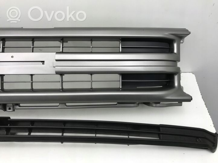 Toyota Hilux (N80, N90, N100, N110) Griglia superiore del radiatore paraurti anteriore 5311189132A1