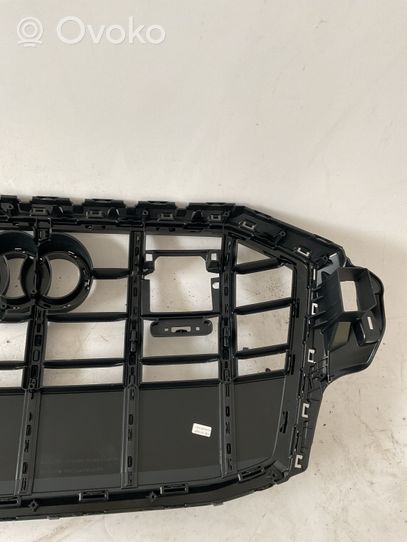 Audi Q7 4M Griglia superiore del radiatore paraurti anteriore 4m0853651