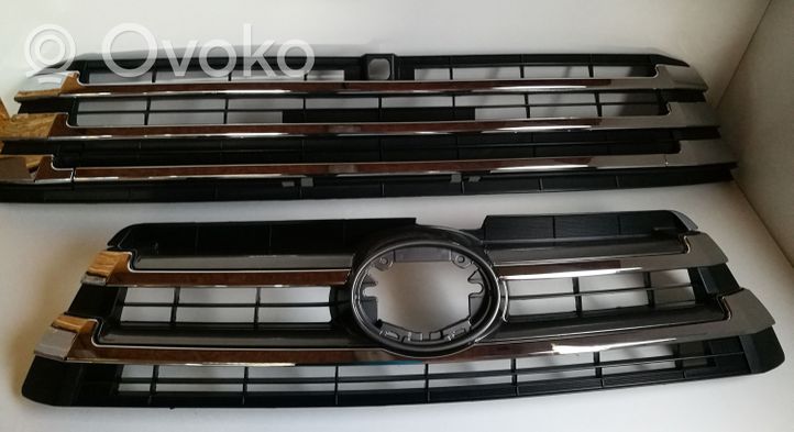 Toyota Highlander XU50 Maskownica / Grill / Atrapa górna chłodnicy 