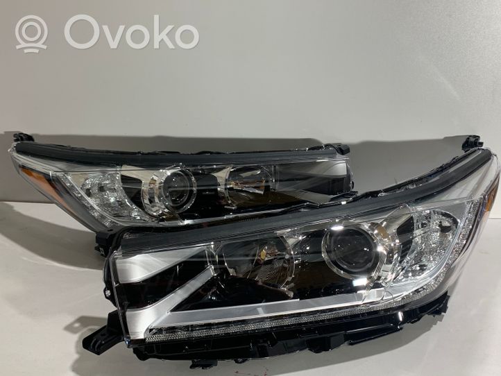 Toyota Highlander XU50 Priekinių žibintų komplektas 