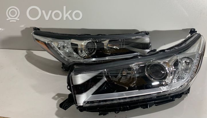 Toyota Highlander XU50 Priekinių žibintų komplektas 