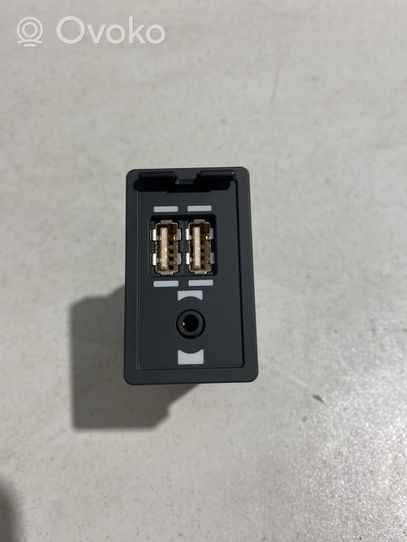 Lexus UX Connecteur/prise USB 8619011010