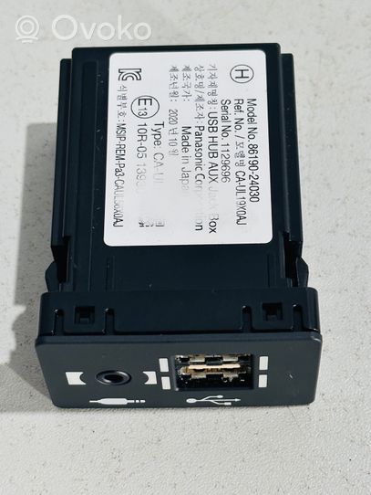 Lexus UX Connecteur/prise USB 8619024030