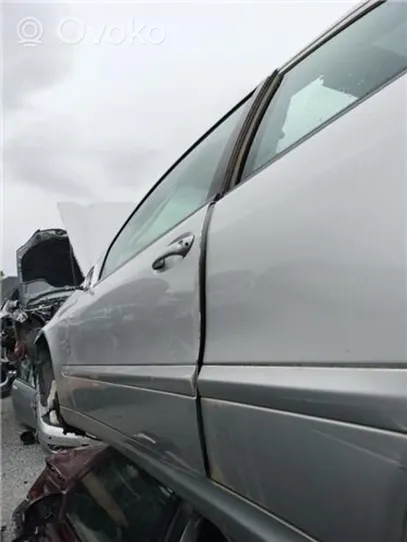 Mercedes-Benz C AMG W203 Etuoven verhoilu 