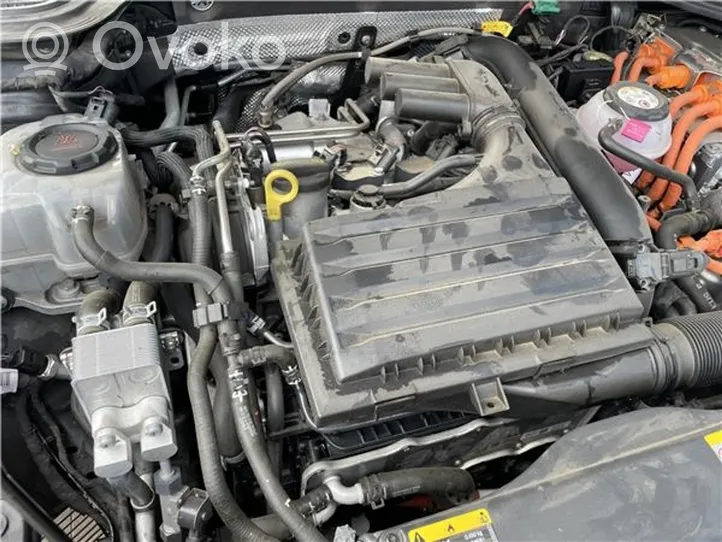 Volkswagen Golf VIII Moottori DGE