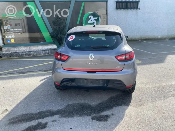 Renault Clio IV Takapuskurin tukipalkki 