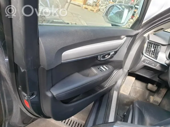 Volvo V90 Cross Country Apmušimas priekinių durų (obšifke) 