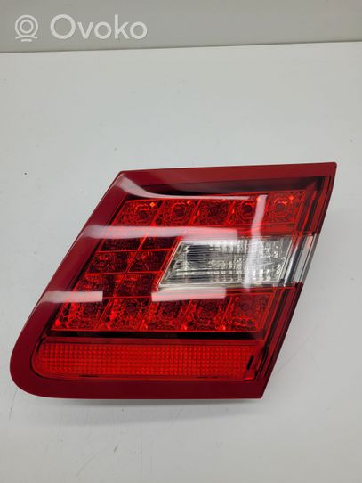 Mercedes-Benz E C207 W207 Lampy tylnej klapy bagażnika A2078200464