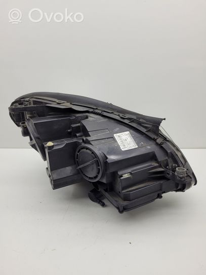 Mercedes-Benz C W204 Lampa przednia A2048204539