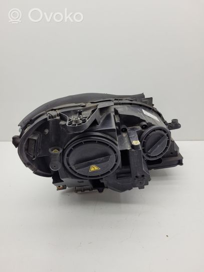 Mercedes-Benz C W204 Lampa przednia A2048204539