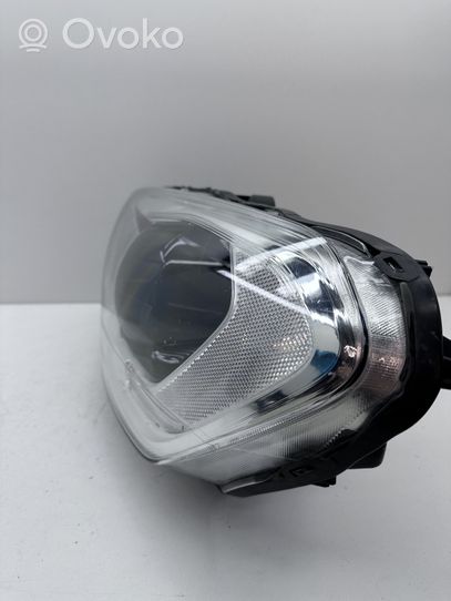 Volvo XC60 Lampa przednia 31698810