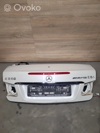 Mercedes-Benz E A207 Takaluukun/tavaratilan kansi 
