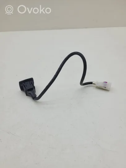 Mercedes-Benz C W204 USB socket connector A1728200515