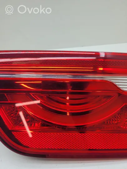 Jaguar XE Lampy tylnej klapy bagażnika 