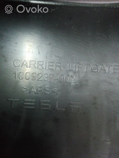 Tesla Model S Takaluukun alaosan verhoilu 100923700E