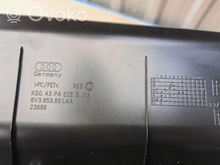 Audi A3 S3 8L Grotelės viršutinės 8V3853651AA