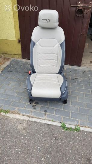 Volkswagen Touareg III Asiento delantero del conductor 