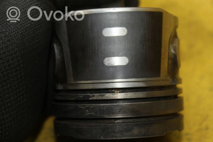 Ford Focus Piston avec bielle 