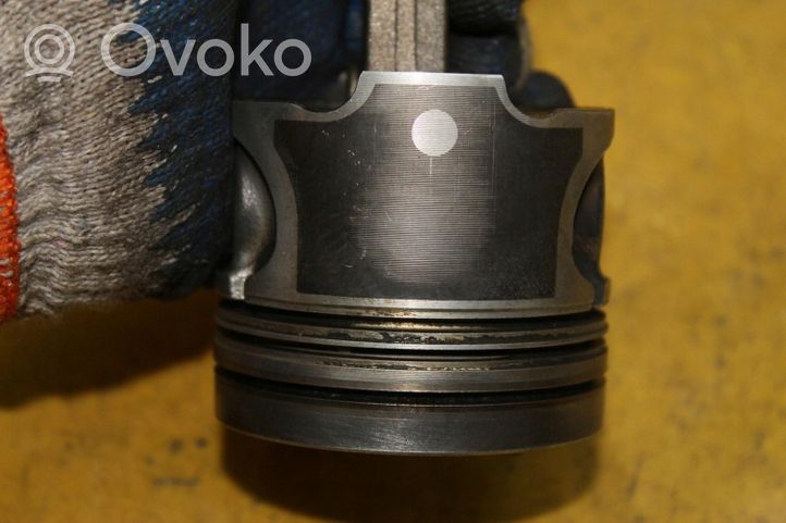 Renault Clio III Piston avec bielle 