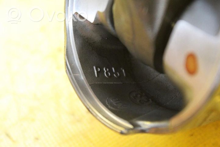 Peugeot 307 Piston avec bielle 