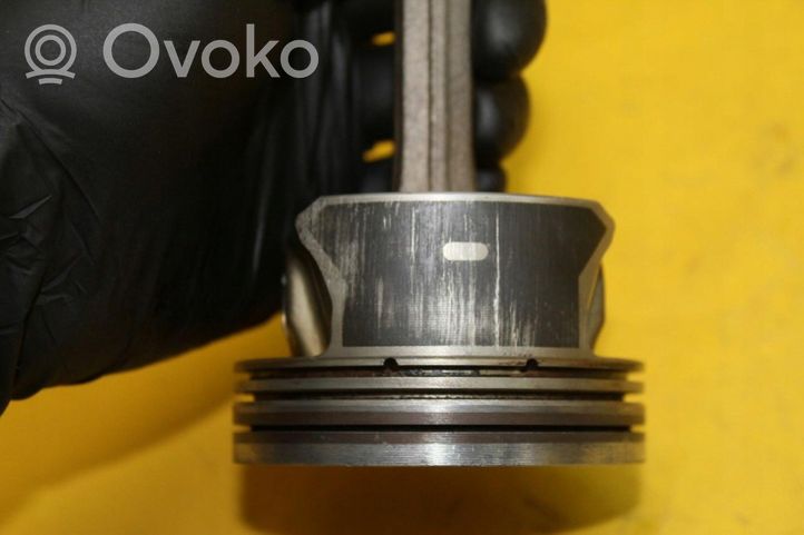 Volvo S60 Piston with connecting rod B6304T