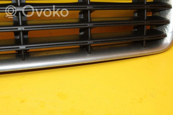 Audi A8 S8 D3 4E Grille inférieure de pare-chocs avant 4E0807683A