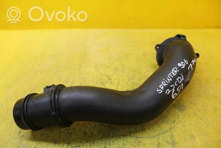 Mercedes-Benz Sprinter W901 W902 W903 W904 Tube d'admission de tuyau de refroidisseur intermédiaire A6510903637