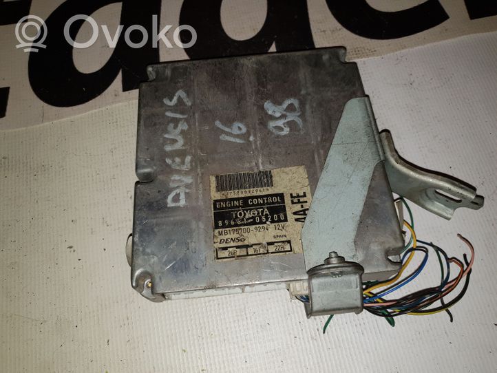 Toyota Avensis T250 Sterownik / Moduł ECU 8966105200