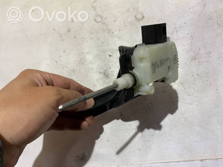 Mercedes-Benz C W203 Verrouillage du bouchon du réservoir de carburant a2038201997