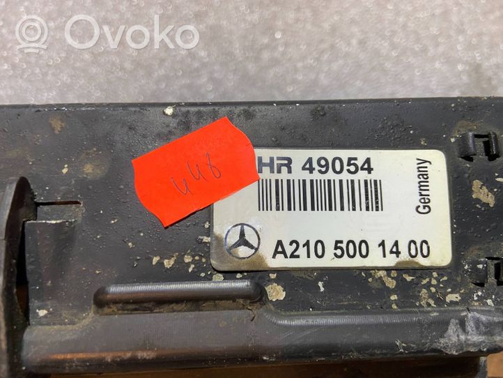 Mercedes-Benz E W210 Välijäähdyttimen jäähdytin A2105001400