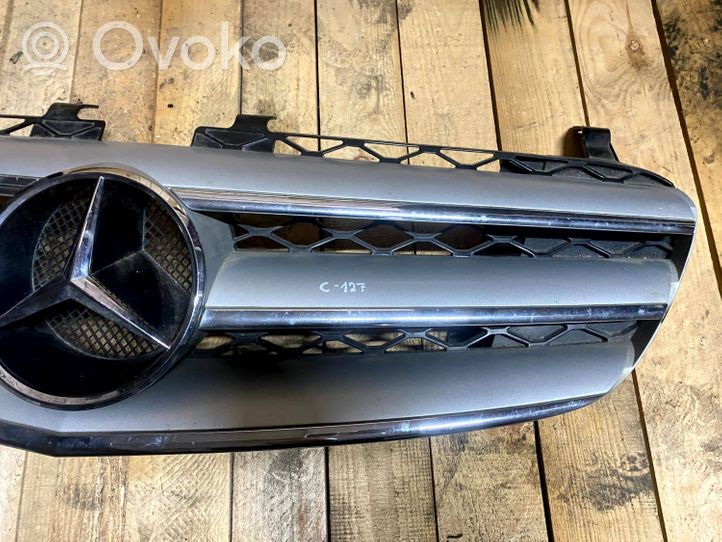 Mercedes-Benz R W251 Maskownica / Grill / Atrapa górna chłodnicy a2518880241